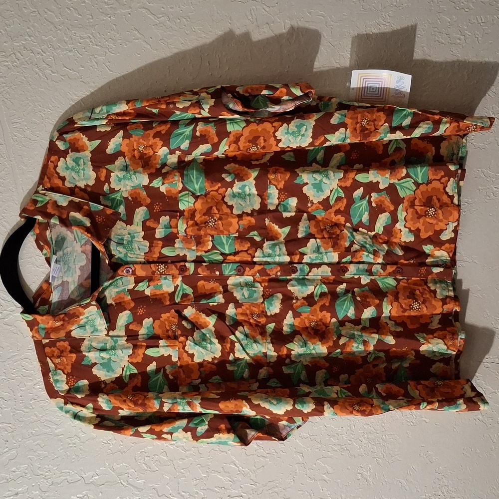 NWT Lulaoe size large button down top